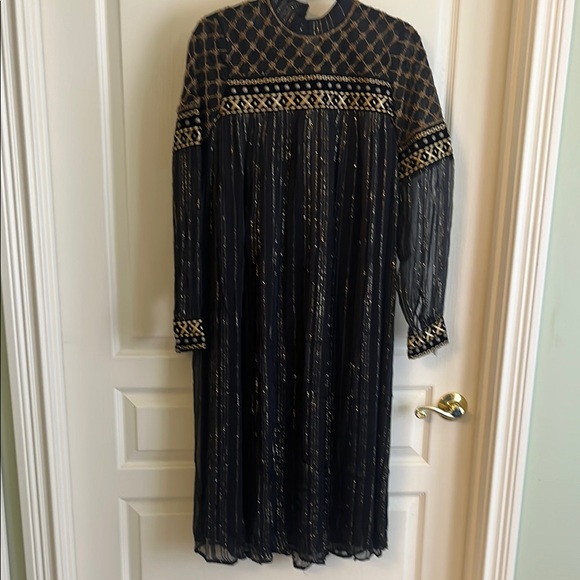 Dodo Bar Or Black and Gold Embellished Pleated Dress - mordernwear.com Dodo Bar Or Black and Gold Embellished Pleated Dress - mordernwear.com